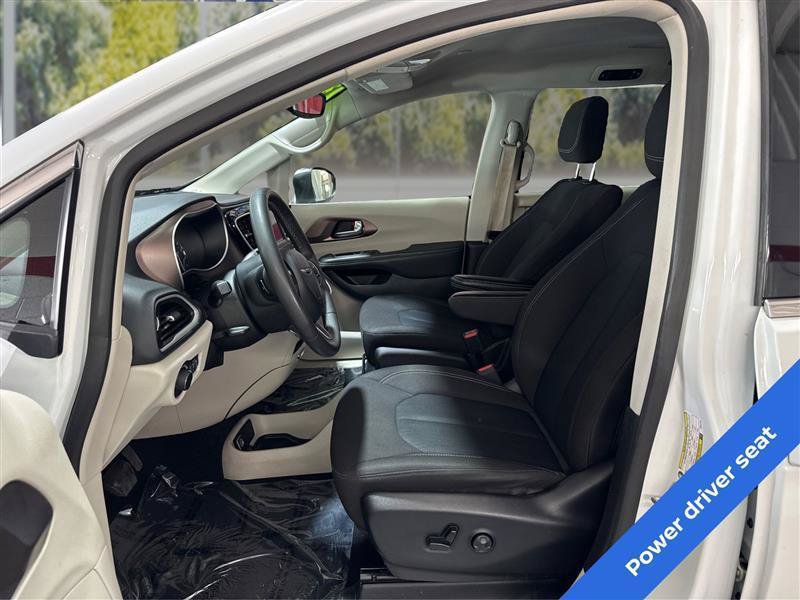 Used 2023 Chrysler Voyager LX FWD image 9