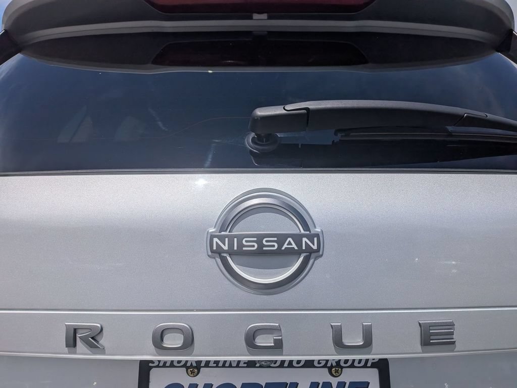Used 2024 Nissan Rogue SV AWD/4WD image 11