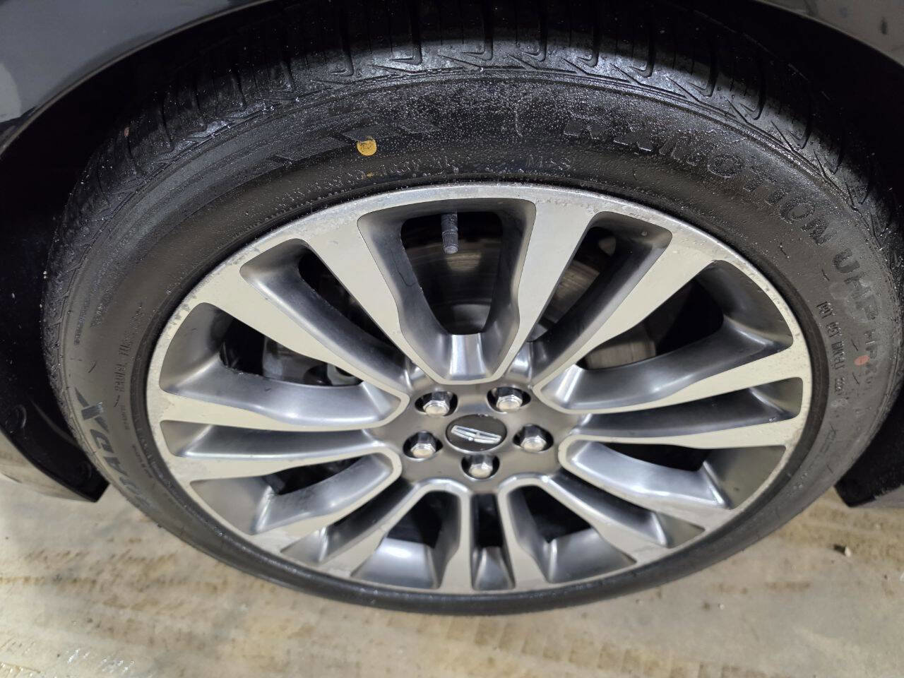 Used 2017 Lincoln Continental Reserve w/ Climate Package image 13