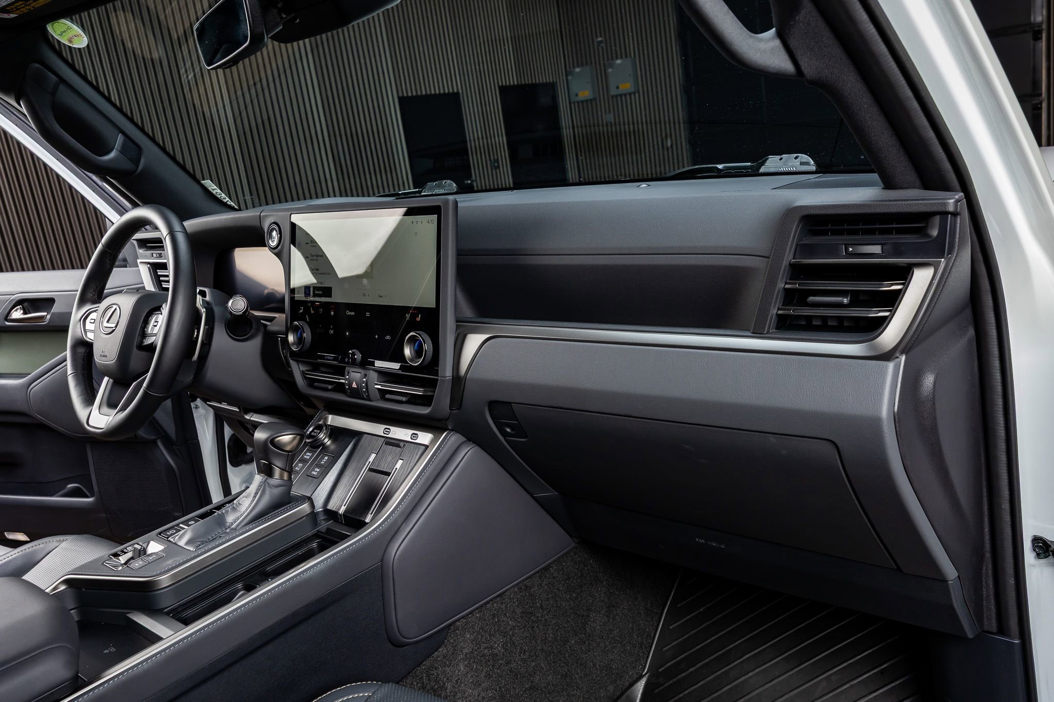 Used 2025 Lexus GX 550 image 18