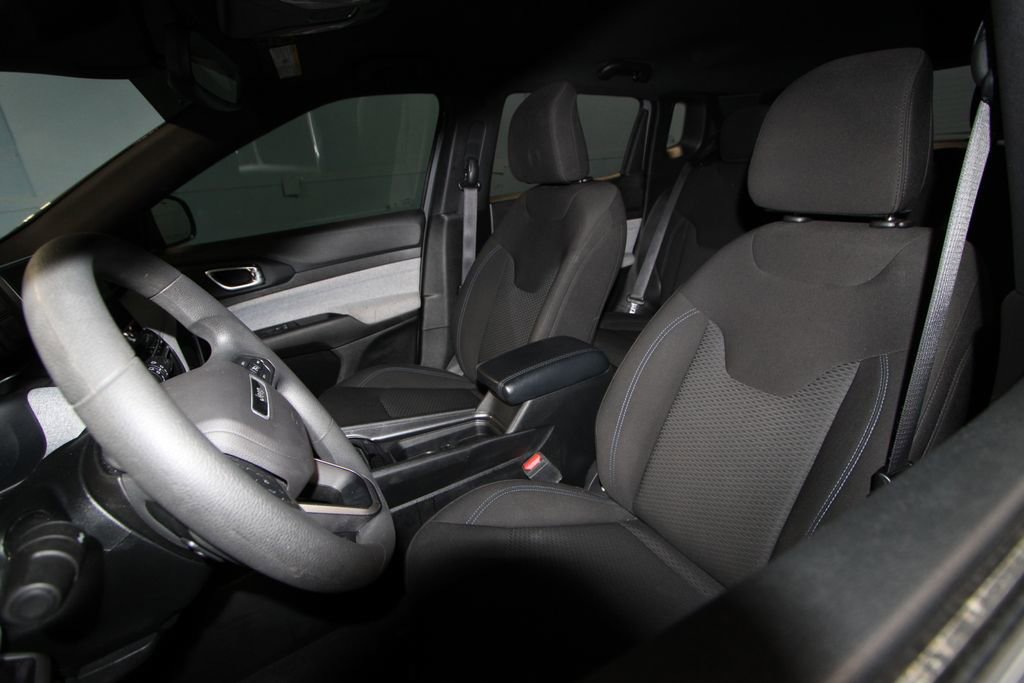 Used 2023 Jeep Compass Sport AWD/4WD image 4