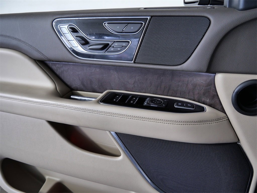Used 2022 Lincoln Navigator Reserve image 26