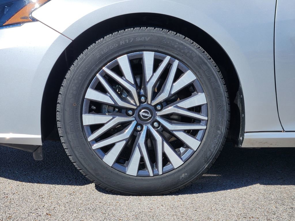Used 2024 Nissan Altima 2.5 SV image 6