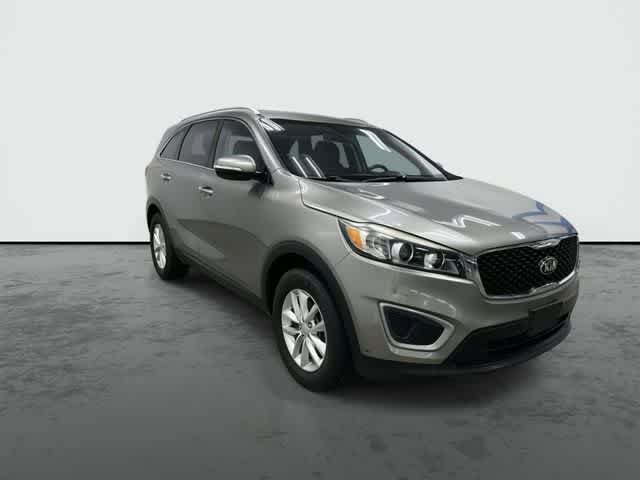 Used 2017 Kia Sorento LX w/ LX Convenience Package FWD image 6