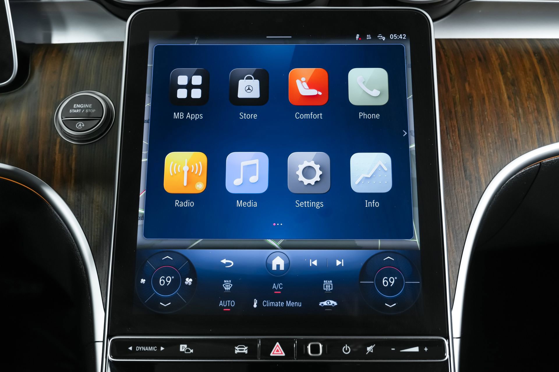 Used 2025 Mercedes-Benz CLE 450 4MATIC Coupe image 28