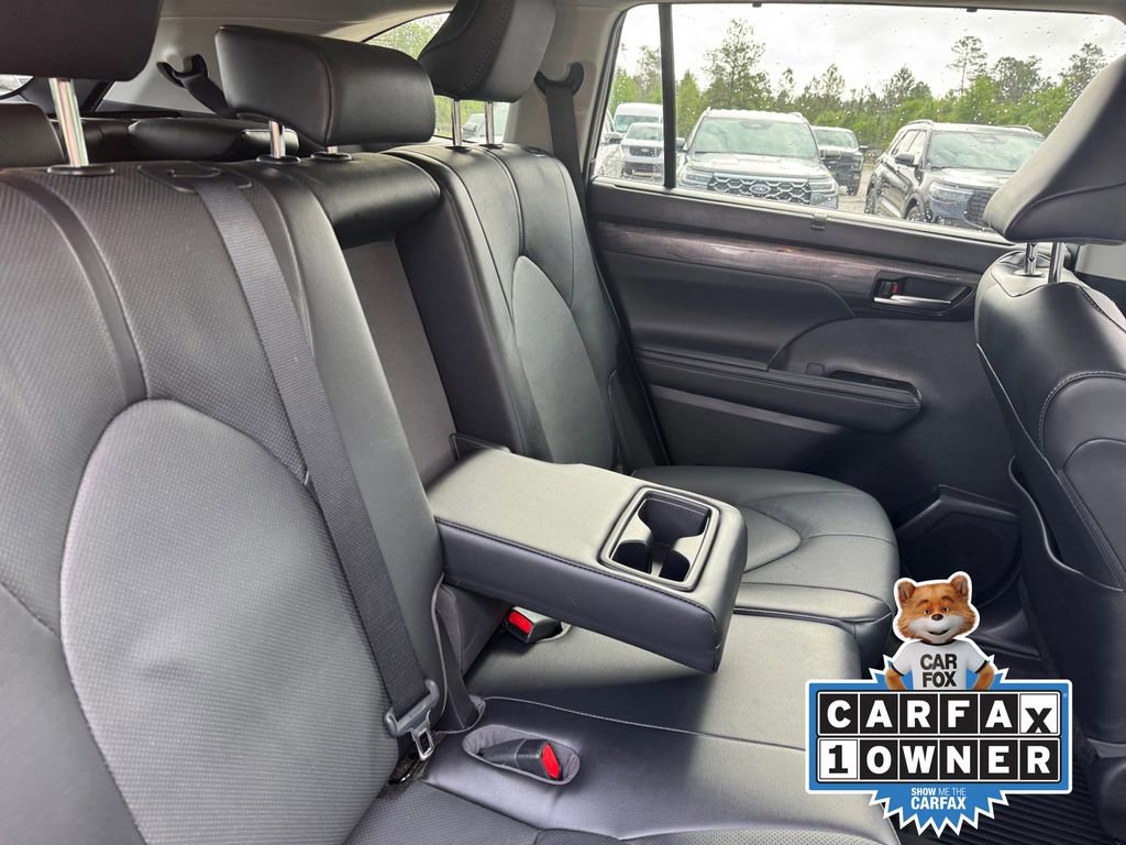 Used 2022 Toyota Highlander Limited image 24