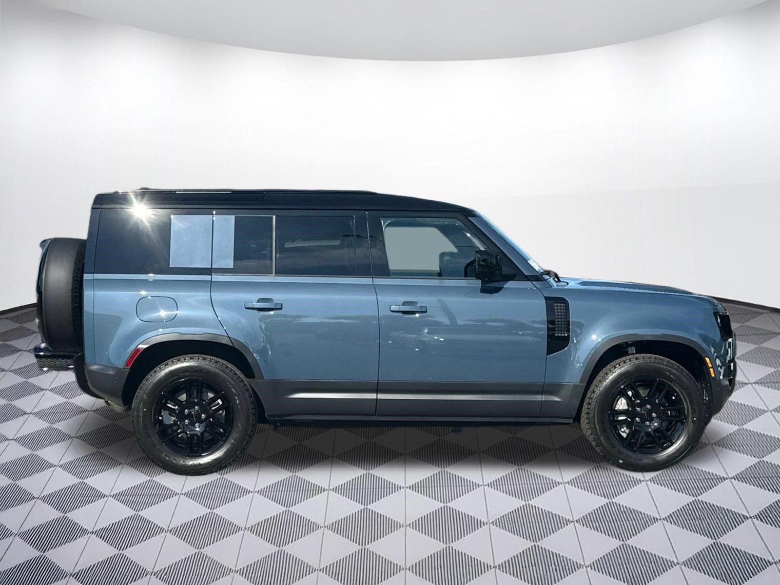 New 2026 Land Rover Defender 110 S AWD/4WD image 7