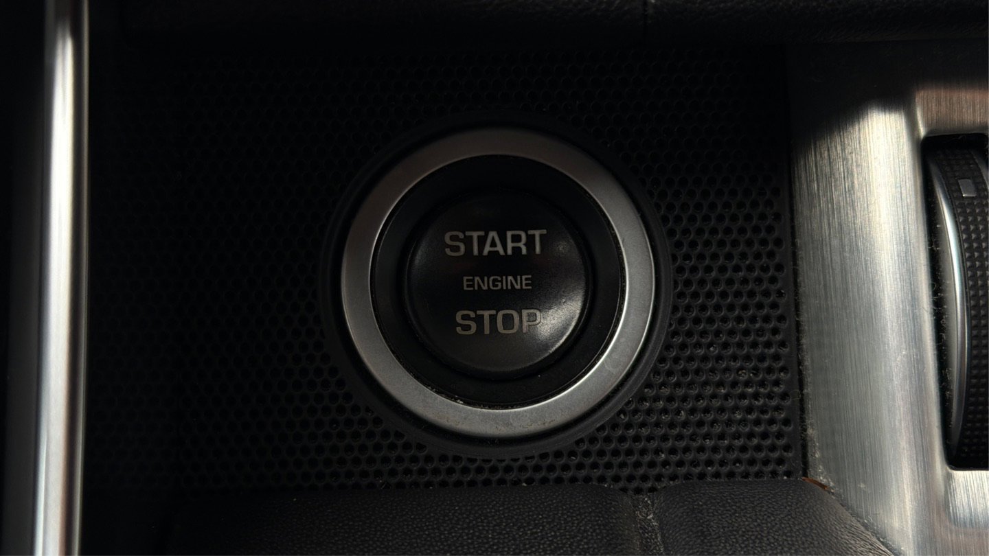 Used 2016 Land Rover Range Rover HSE image 25