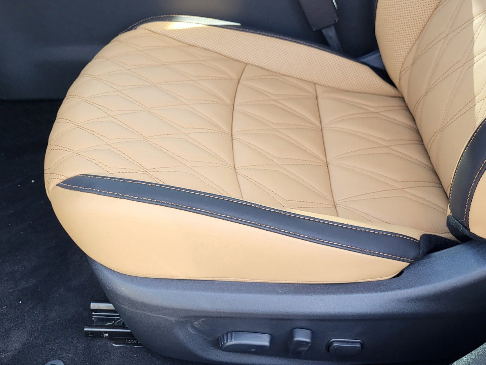 New 2025 Nissan Sentra SV w/ SV Premium Package image 9