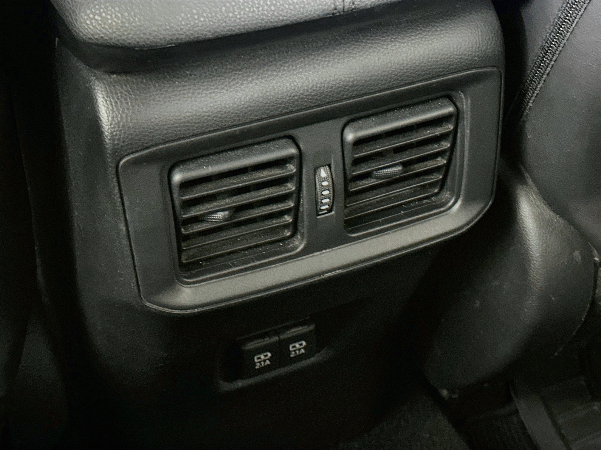 Used 2020 Toyota RAV4 XLE Premium w/ Carpet Mat Package FWD image 27