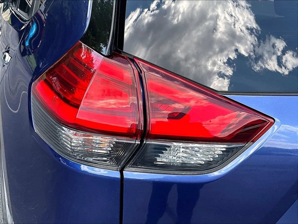 Used 2017 Nissan Rogue SV AWD/4WD image 34