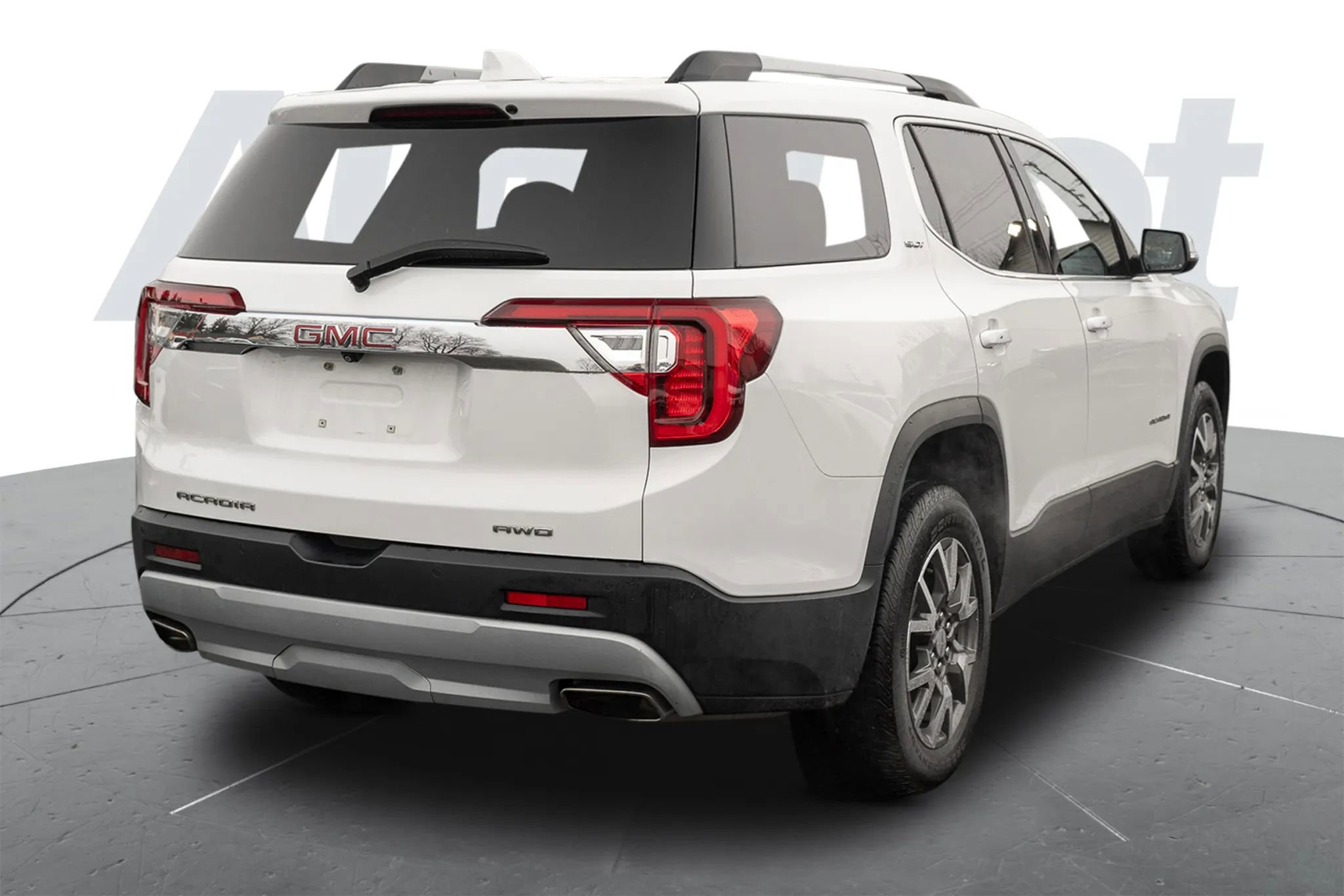 Used 2022 GMC Acadia SLT w/ LPO, Floor Liner Package image 3