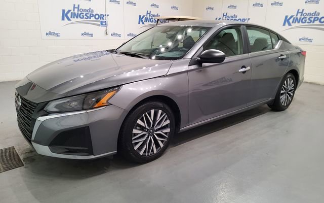 Used 2025 Nissan Altima 2.5 SV FWD image 6