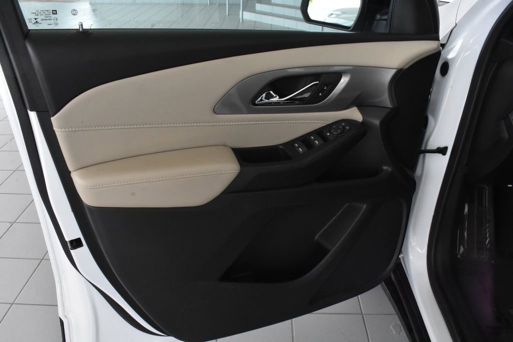Used 2022 Chevrolet Traverse LS AWD/4WD image 11
