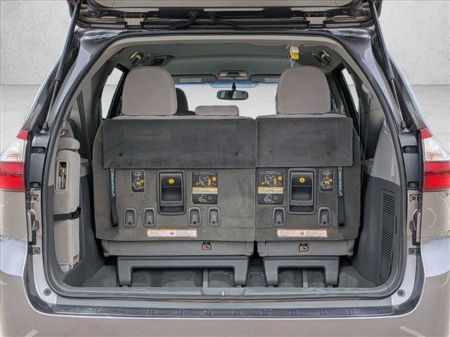 Used 2017 Toyota Sienna LE image 7