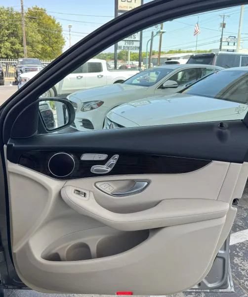 Used 2022 Mercedes-Benz GLC 300 w/ Premium Package Lite image 18