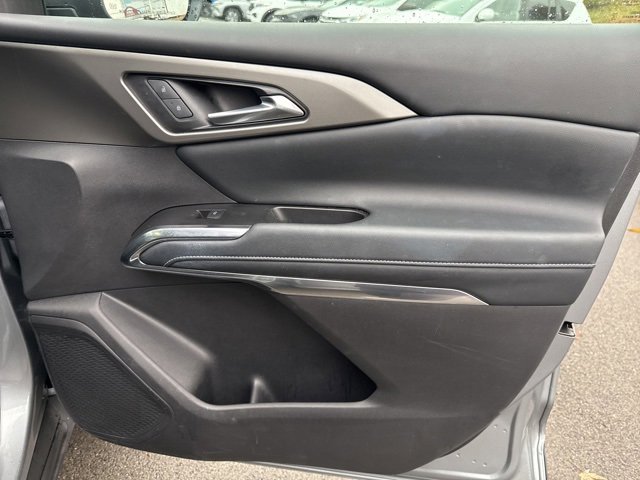 Used 2025 Chevrolet Traverse LT image 16