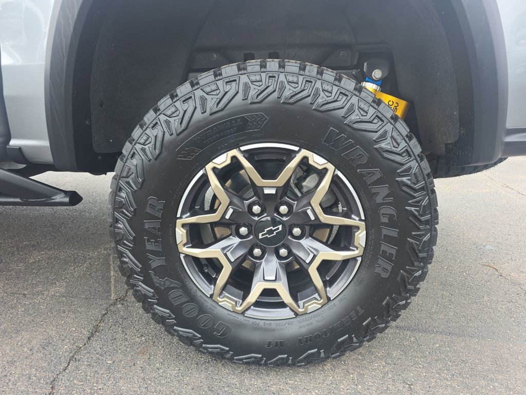 Used 2024 Chevrolet Colorado ZR2 w/ Technology Package AWD/4WD image 16
