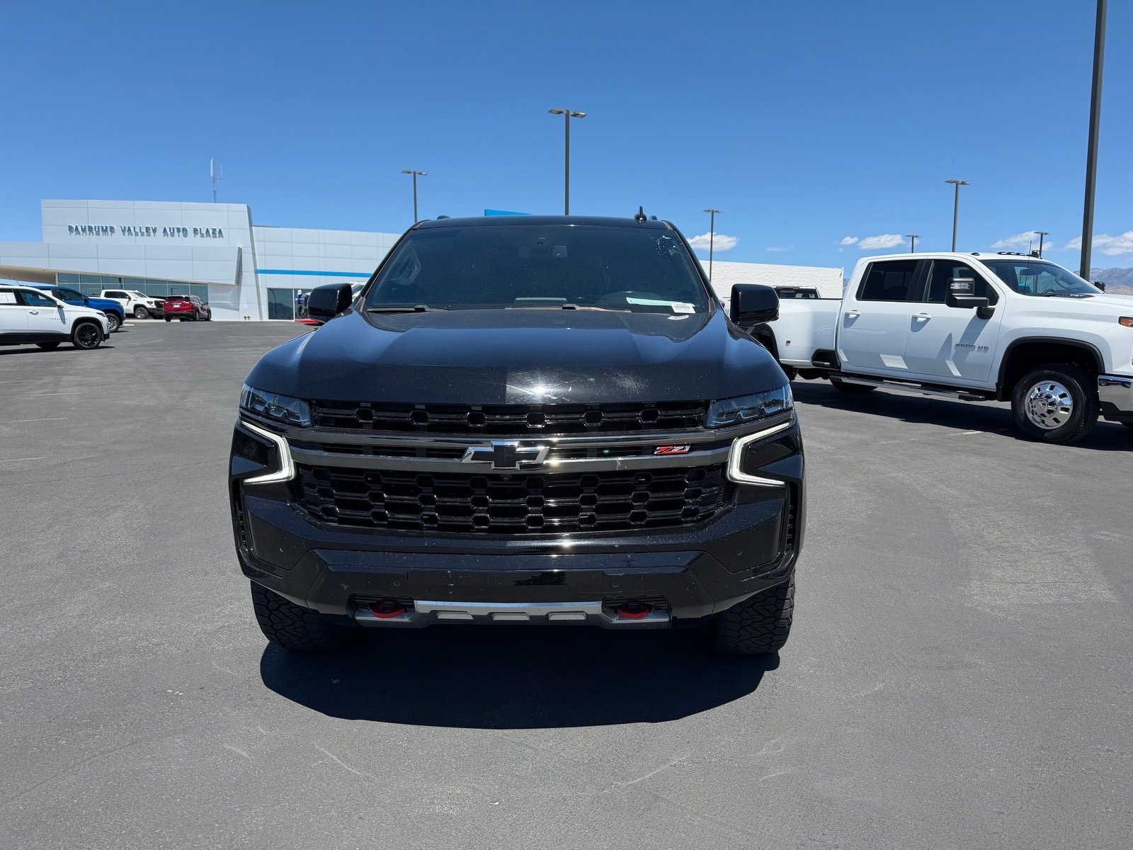 Used 2022 Chevrolet Suburban Z71 w/ Luxury Package AWD/4WD image 8