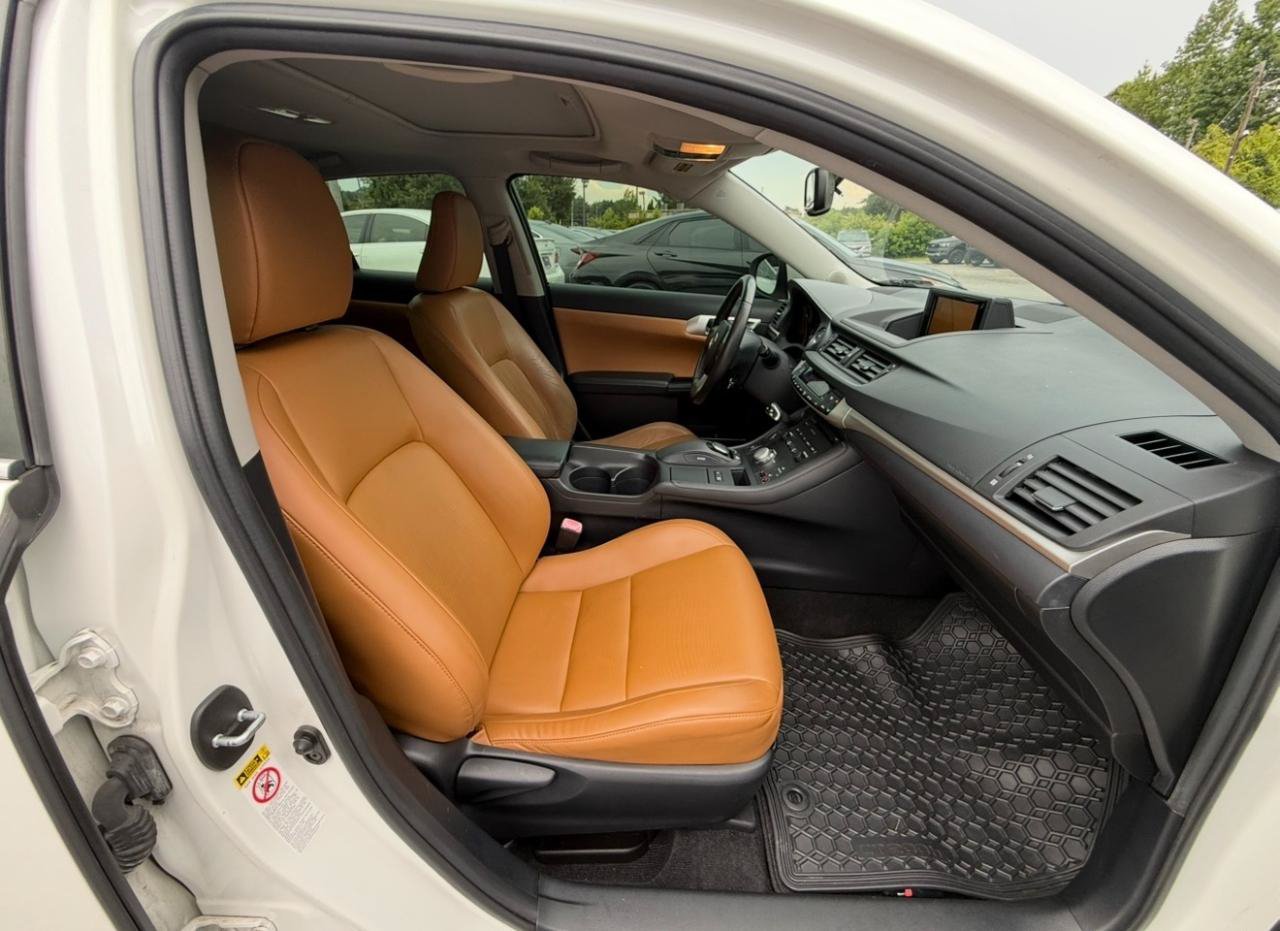 Used 2012 Lexus CT 200h Premium w/ Premium Audio Pkg FWD image 28
