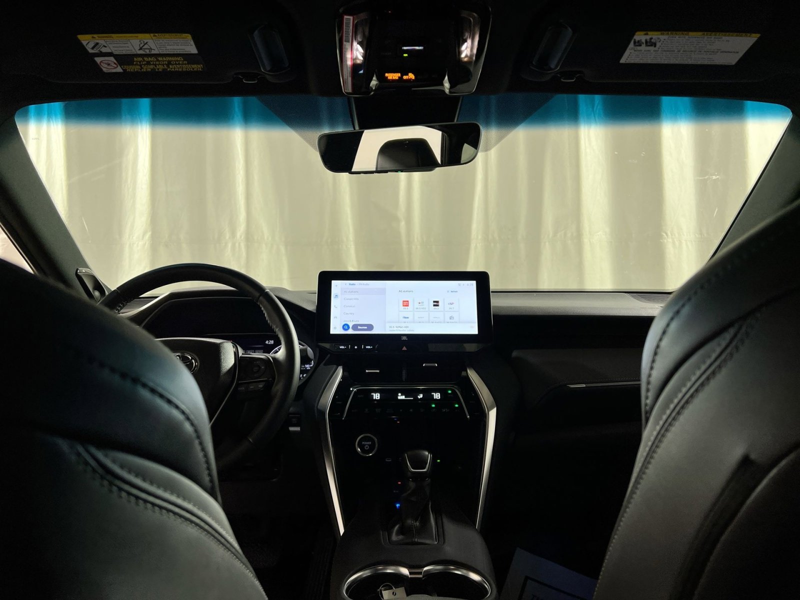 Used 2024 Toyota Venza XLE image 17