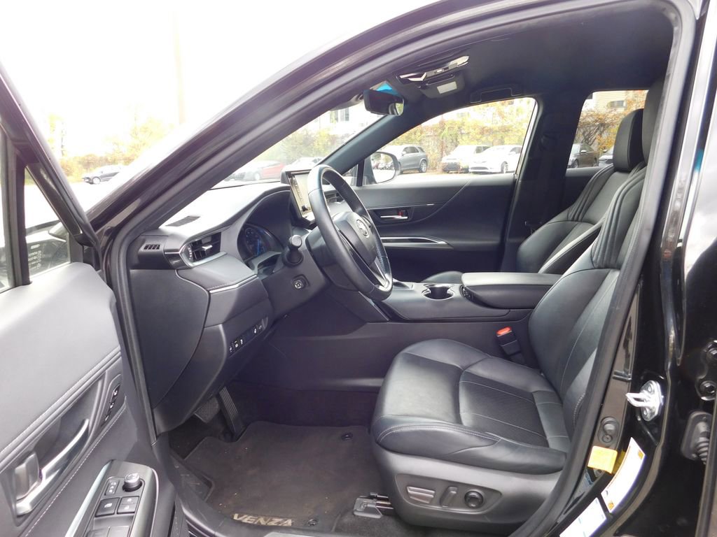 Used 2021 Toyota Venza XLE w/ Softex Package image 16