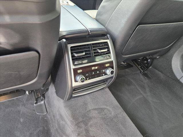 Used 2019 BMW 750i w/ M Sport Package RWD image 18