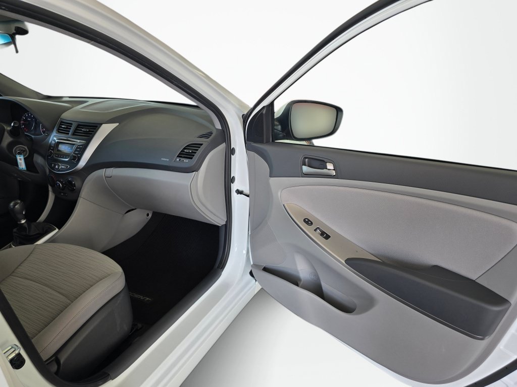 Used 2016 Hyundai Accent SE FWD image 38
