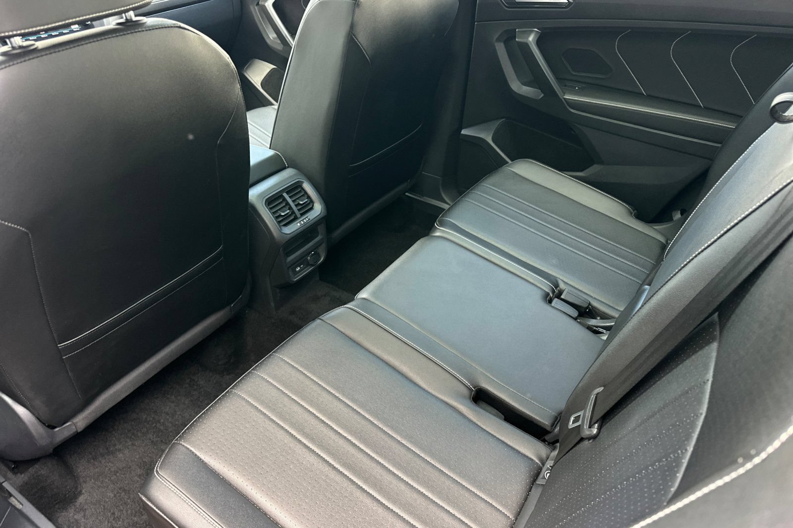 Used 2023 Volkswagen Tiguan SE R-Line FWD image 12