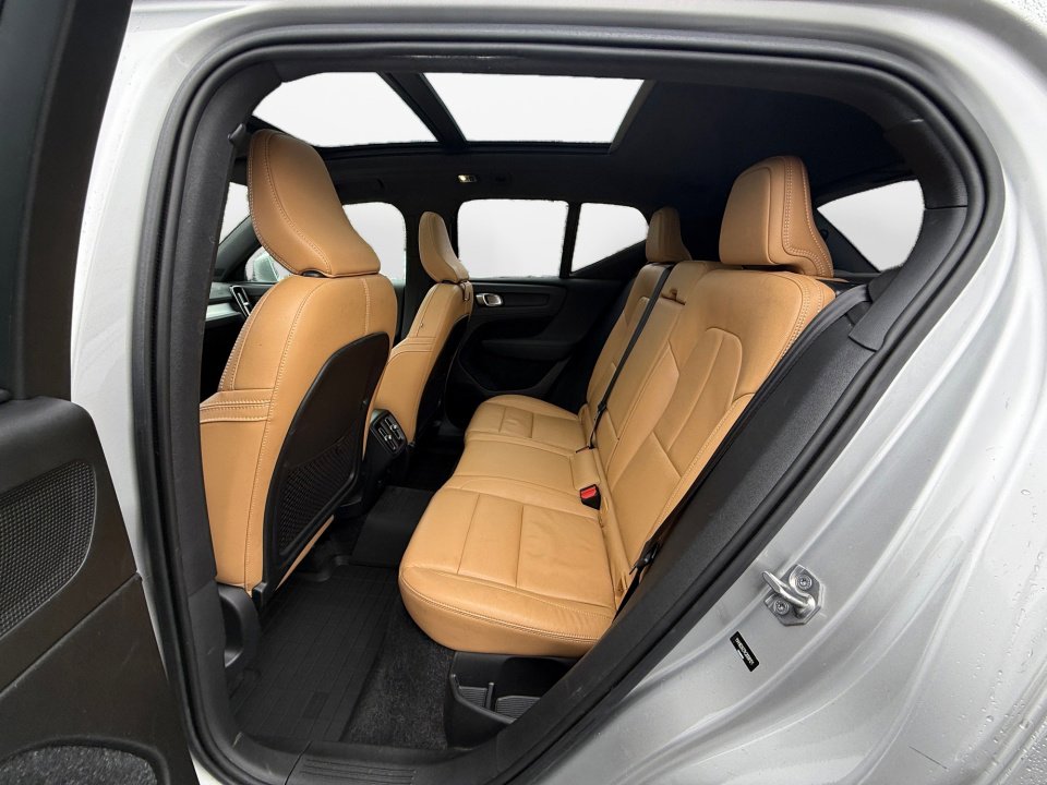 Used 2019 Volvo XC40 T5 Momentum image 13