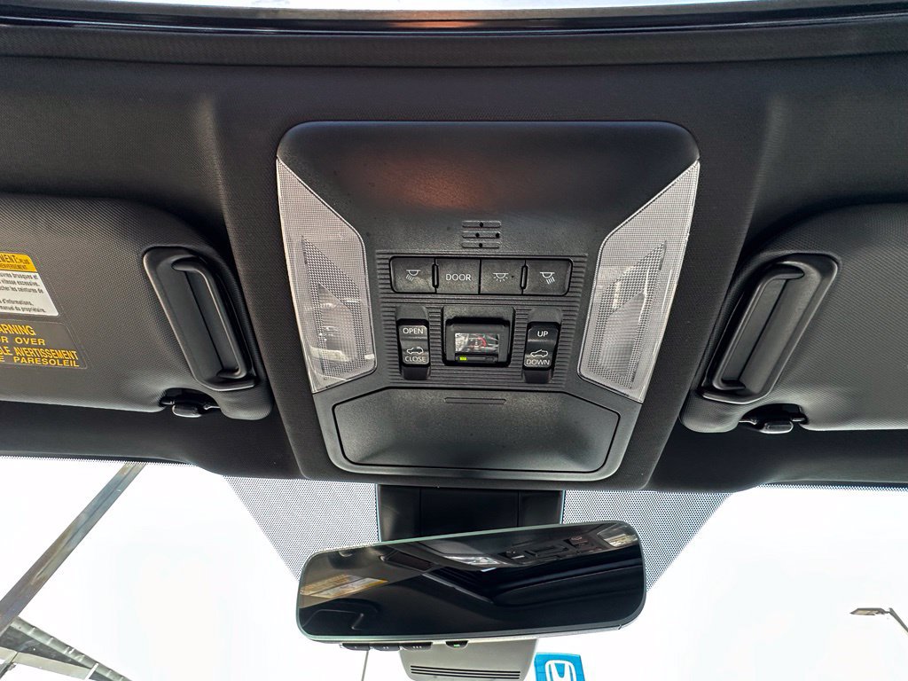 Used 2025 Toyota RAV4 XSE AWD/4WD image 32