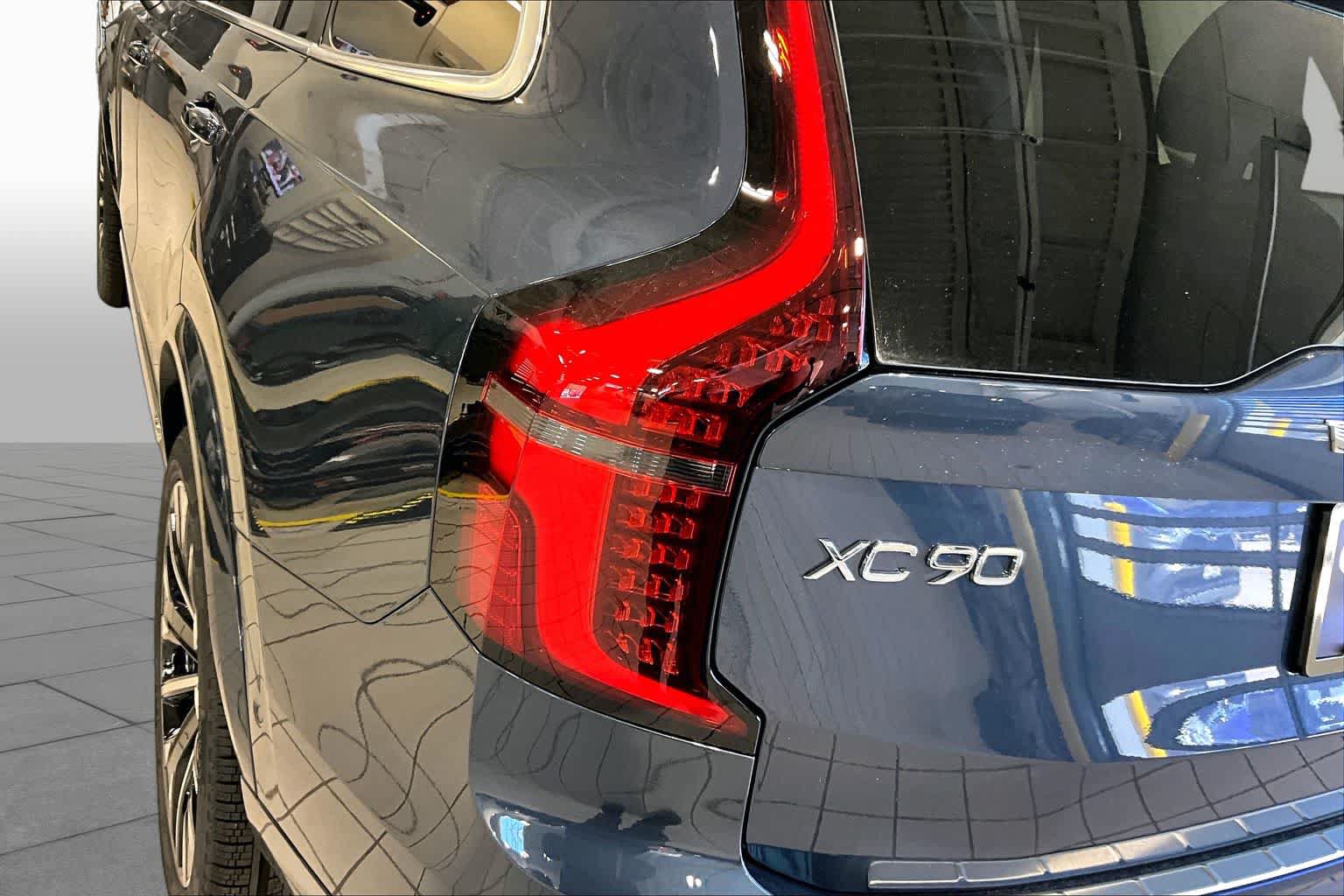 New 2026 Volvo XC90 B5 Plus w/ Protection Package Premier AWD/4WD image 5