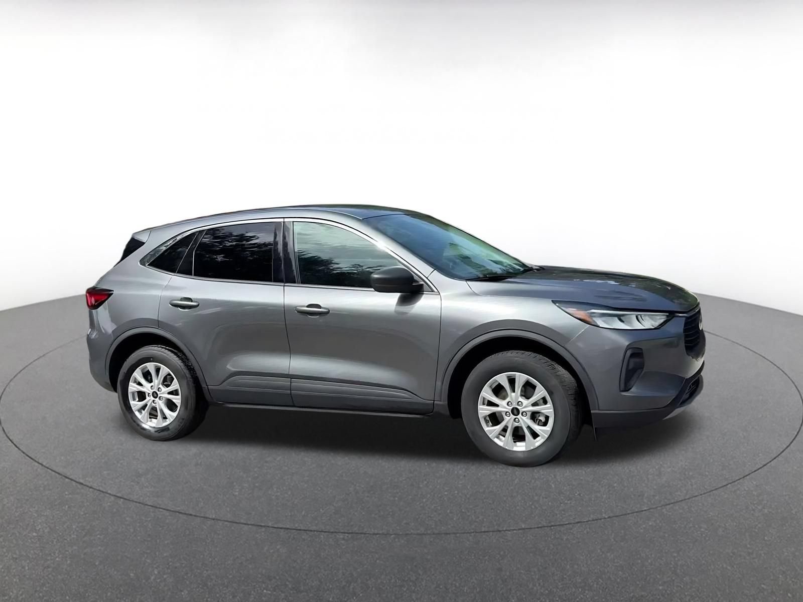 Used 2024 Ford Escape Active AWD/4WD image 2