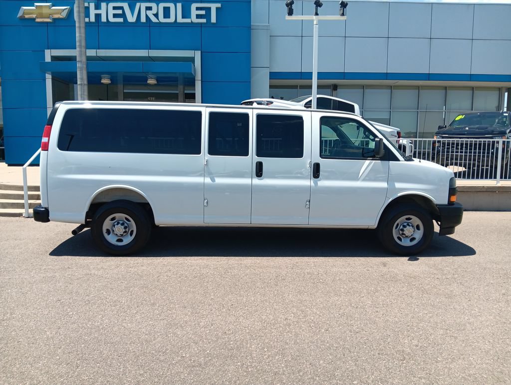 Used 2025 Chevrolet Express 3500 LS RWD image 6