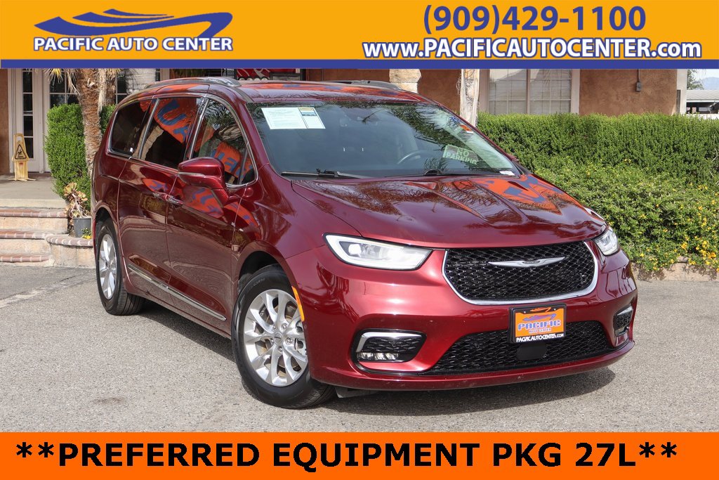 Used 2021 Chrysler Pacifica Touring-L w/ Uconnect Theater Family Group