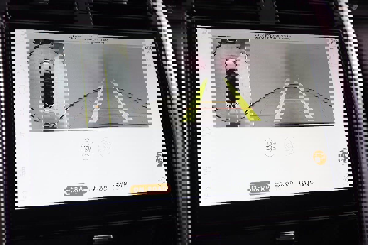 Used 2023 Land Rover Discovery Metropolitan Edition image 10