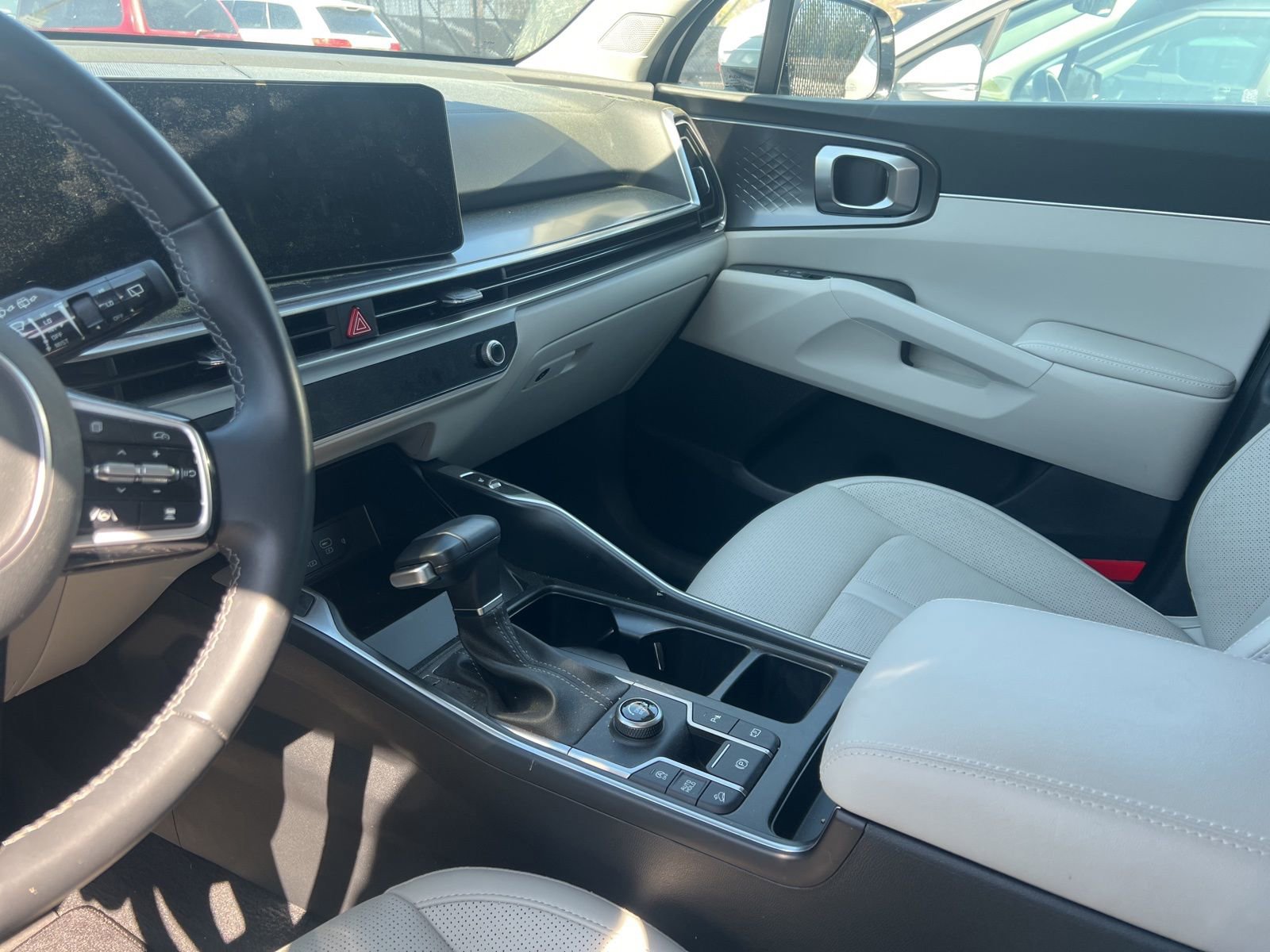 Used 2025 Kia Sorento S w/ Panoramic Sunroof Package image 6