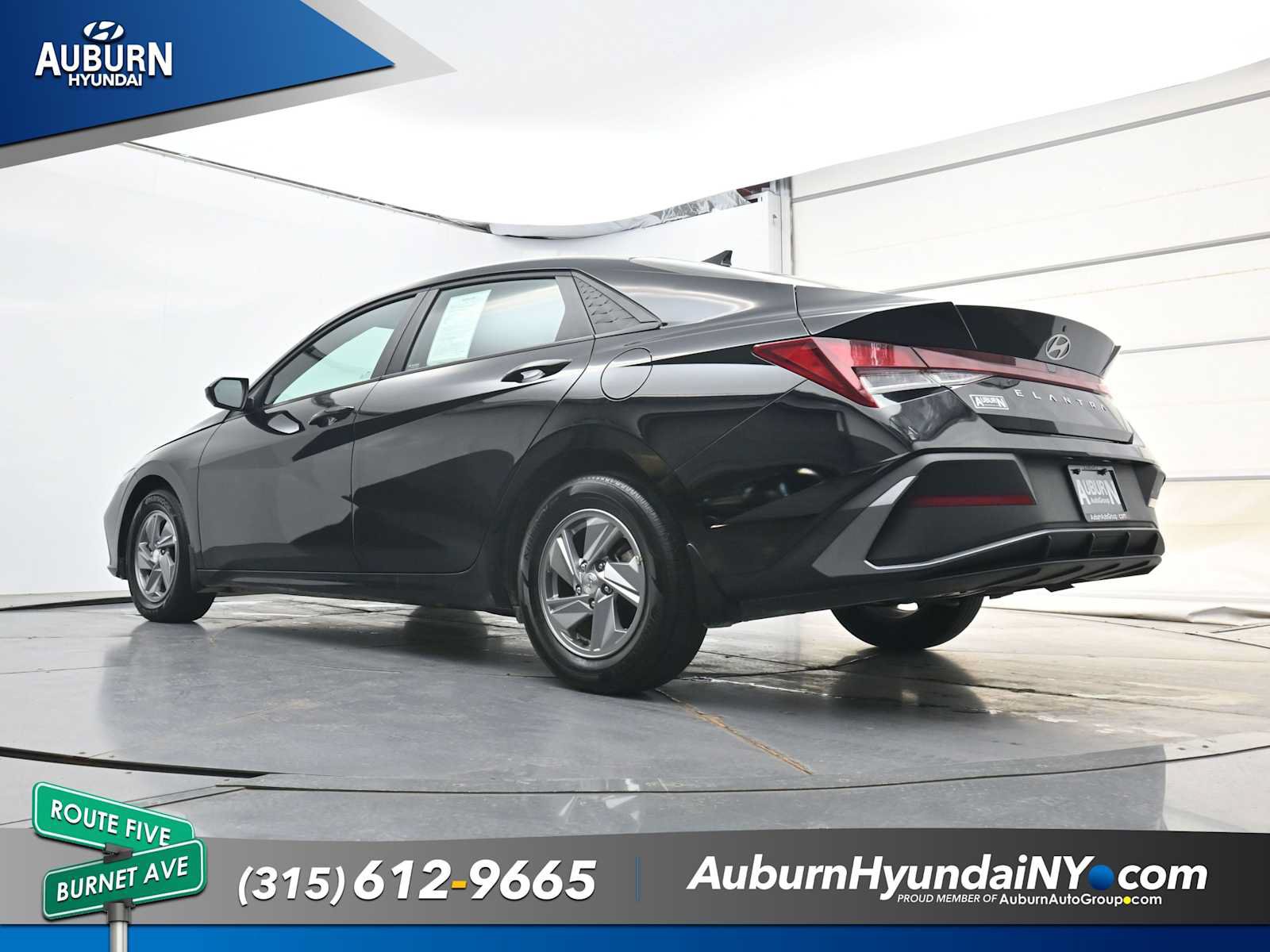 Used 2024 Hyundai Elantra SE FWD image 19