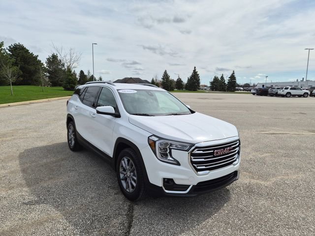Used 2023 GMC Terrain SLT w/ LPO, Floor Liner Package FWD image 3