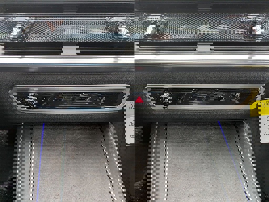 New 2025 BMW X7 xDrive40i w/ Premium Package image 25