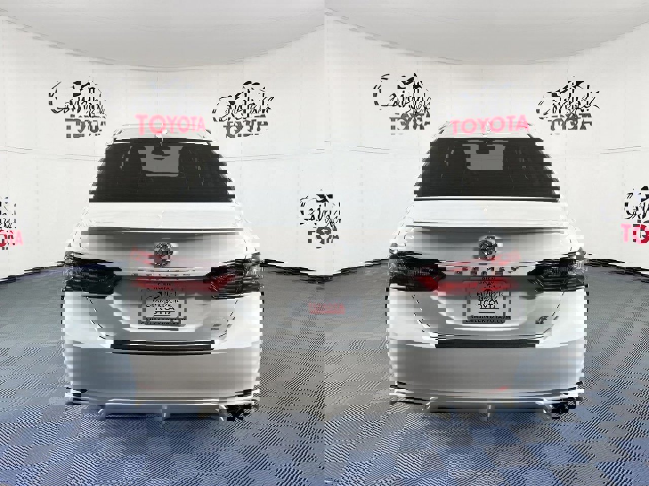 Used 2023 Toyota Camry SE image 7