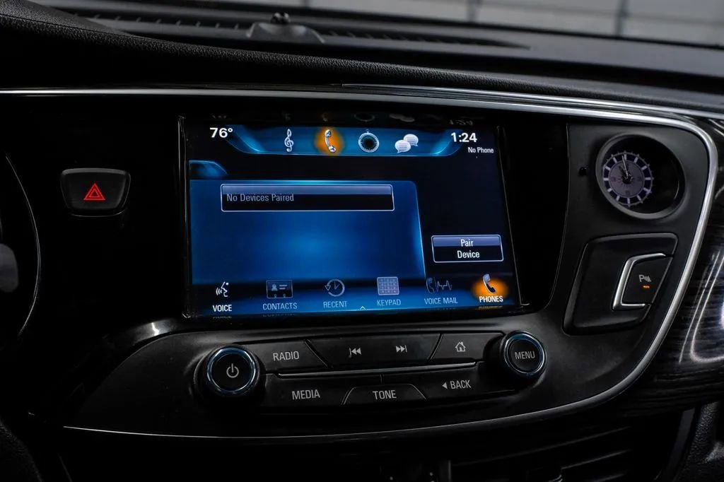 Used 2017 Buick Envision Essence FWD image 32