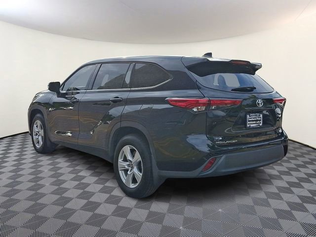 Used 2021 Toyota Highlander LE FWD image 4
