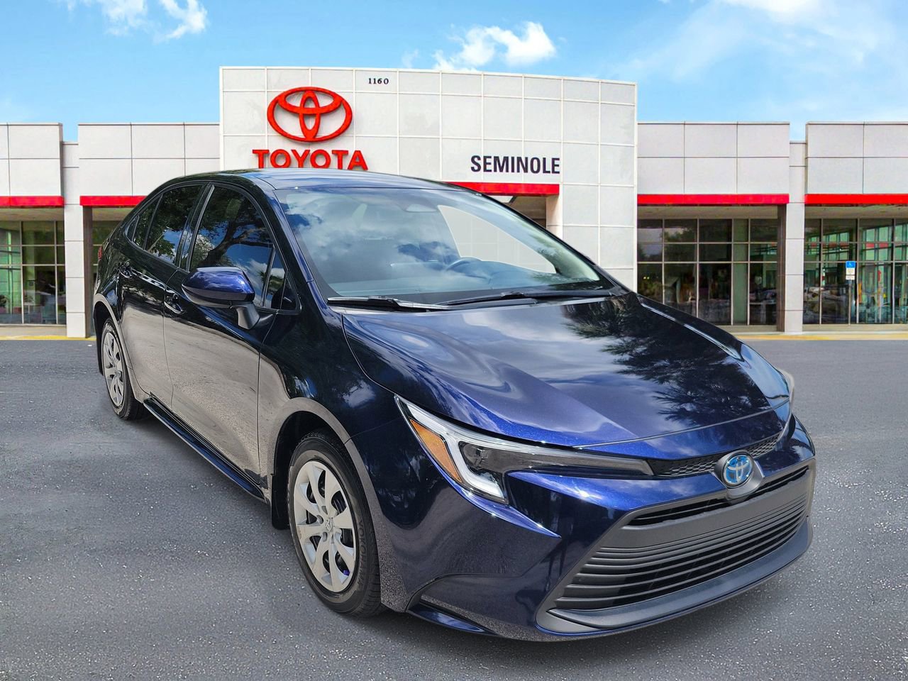 Used 2025 Toyota Corolla LE FWD image 2