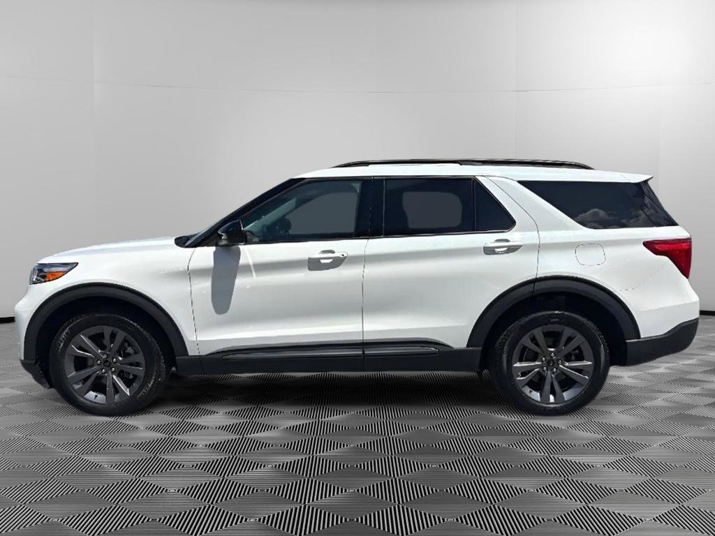 Used 2023 Ford Explorer XLT w/ Equipment Group 202A AWD/4WD image 5