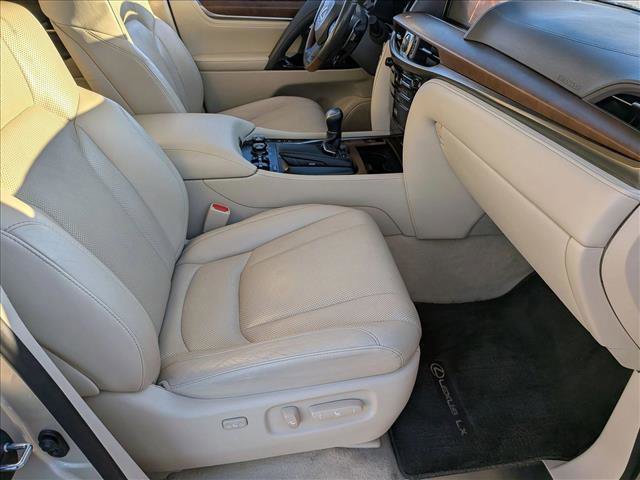Used 2016 Lexus LX 570 4WD image 20