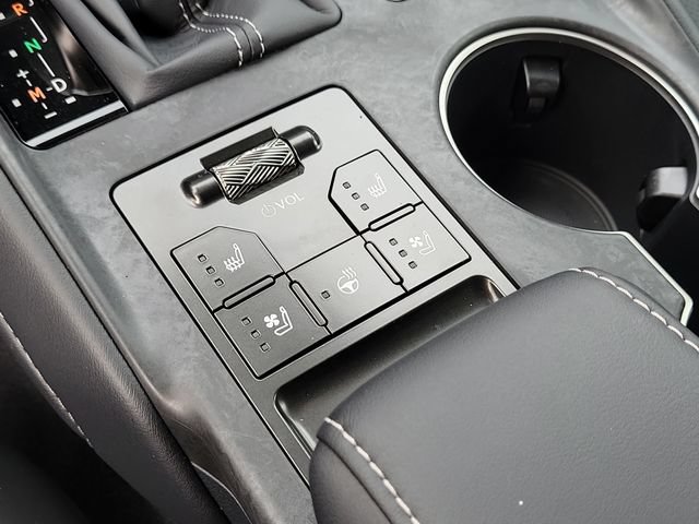 Used 2026 Lexus IS 350 F Sport w/ Technology Package RWD image 33
