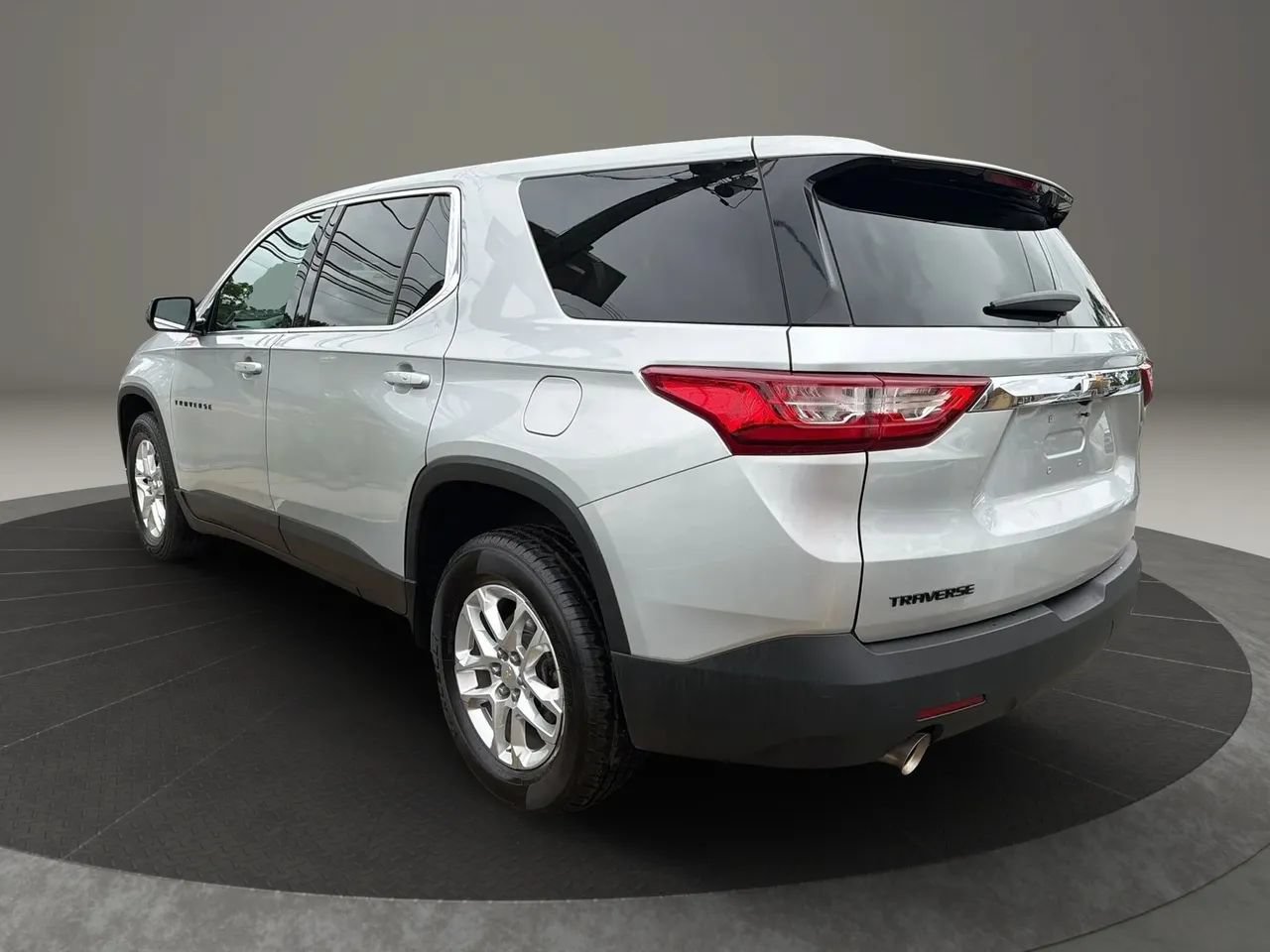 Used 2019 Chevrolet Traverse LS FWD image 7