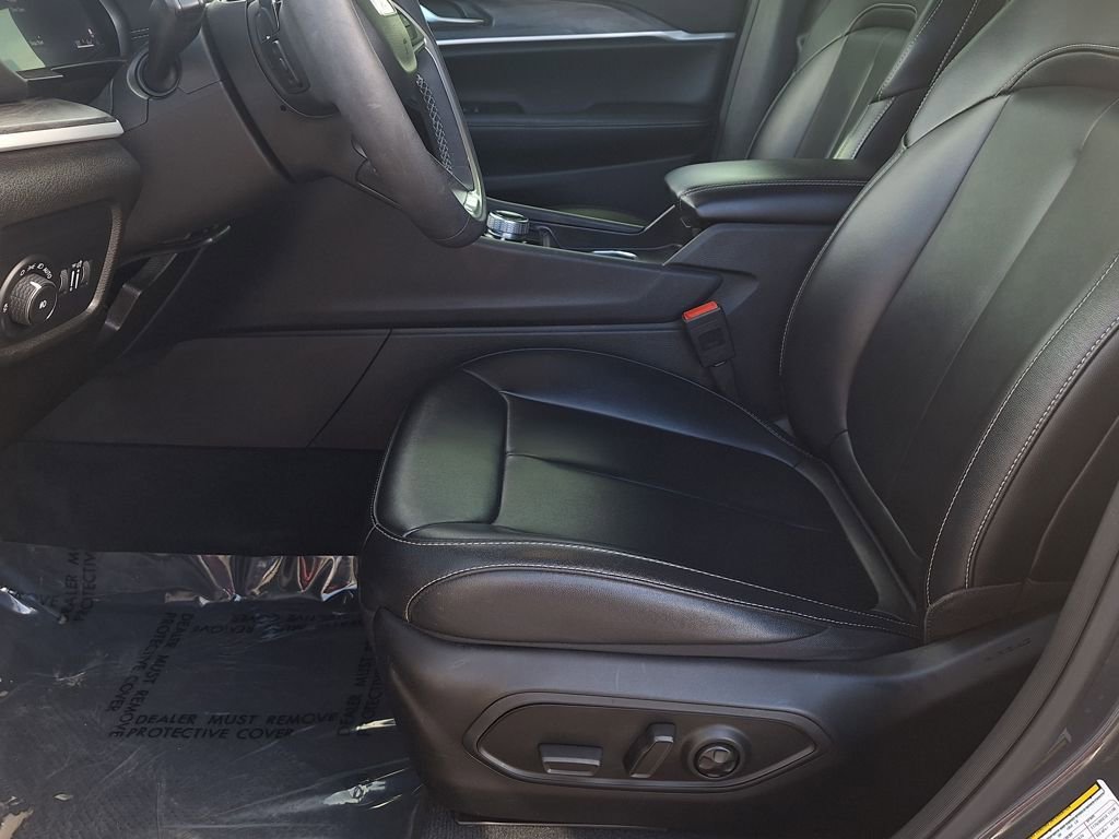 Used 2024 Jeep Grand Cherokee Limited w/ Black Appearance Package image 11