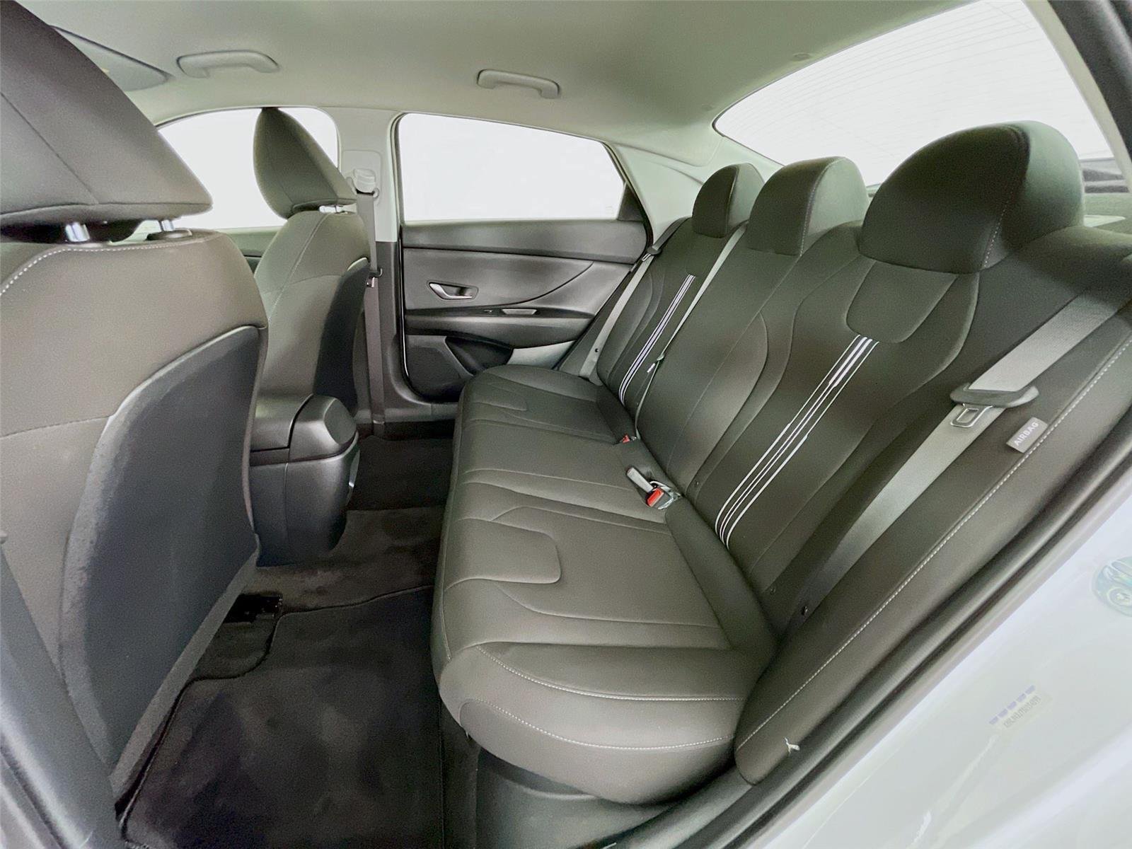 Used 2025 Hyundai Elantra Hybrid FWD image 20